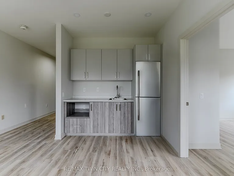 152 N Park St #201 — Photo 4