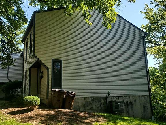 3rd image of 912 Ravine Dr