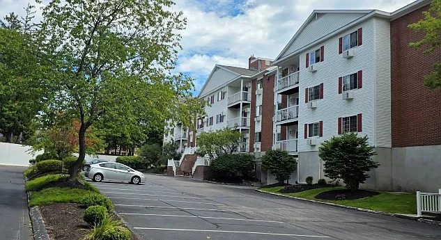 2 bed, 946 sqft, $2,400 — Photo 2