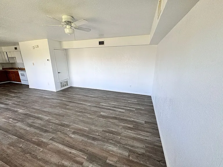1808 Springlake W — Photo 8