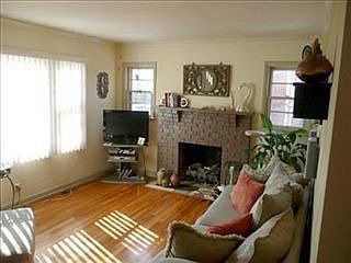 4th image of 2591 Millbrook Dr