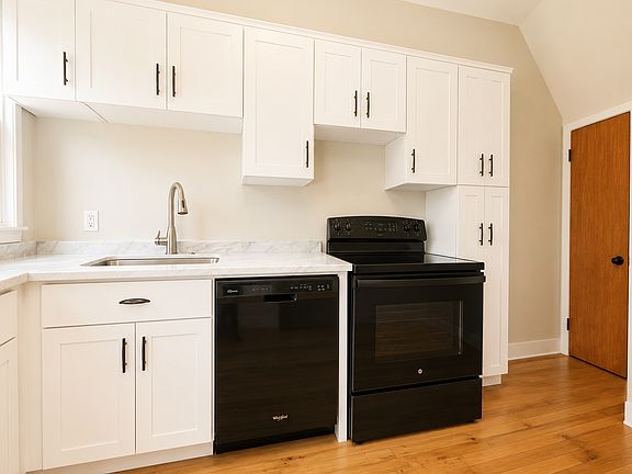5th image of 5850 Douglas St