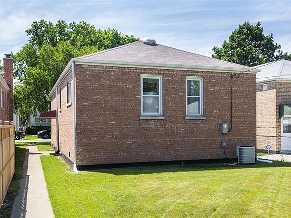 3rd image of 3437 Highland Ave