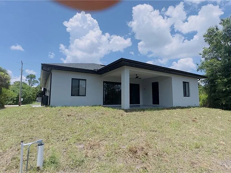 1244 Celtic St E — Photo 25