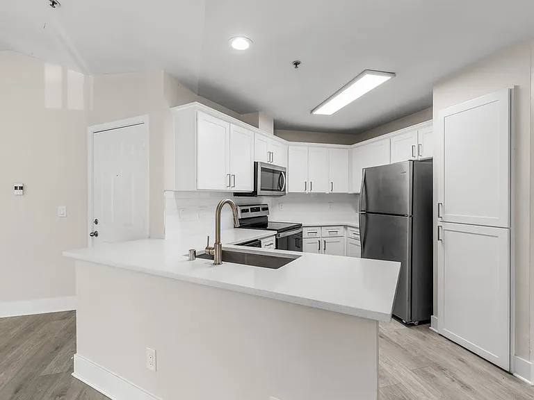 Bradley Park Apartments — Photo 58