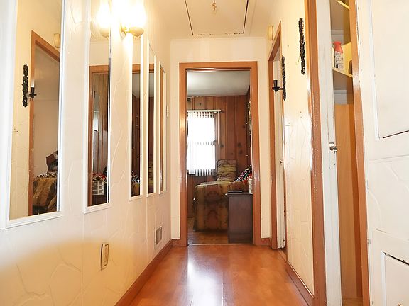 4th image of 1306 Fuller Ave