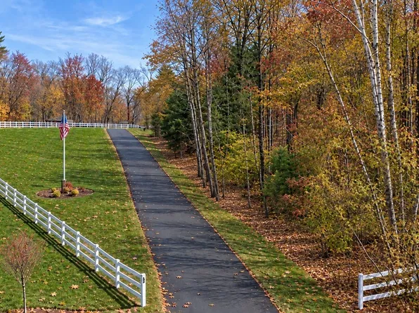 19 Pheasant Ln, Topsfield, MA 01983
