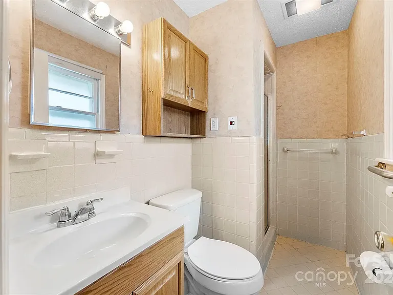 8105 Douglas Dr — Photo 13
