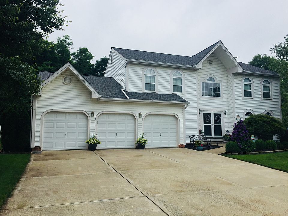 1st image of 204 Royal Oak Ct