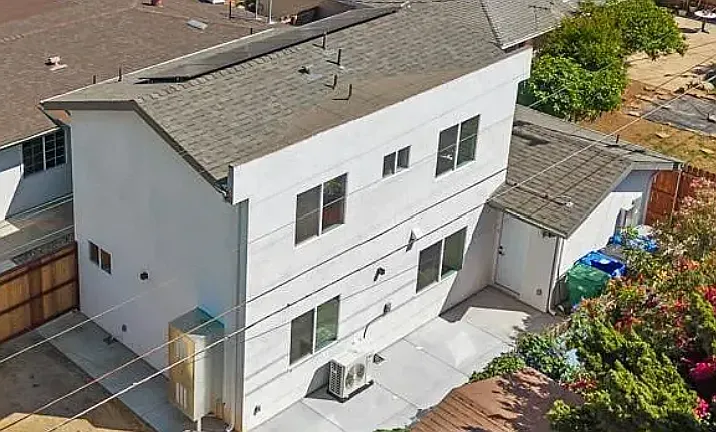 1138 Atwater St — Photo 1