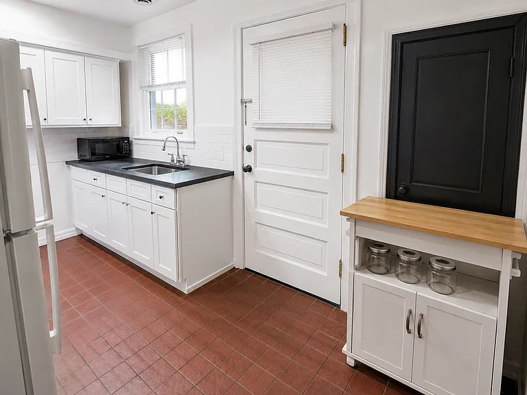 646 W Oakdale Ave #1R — Photo 3
