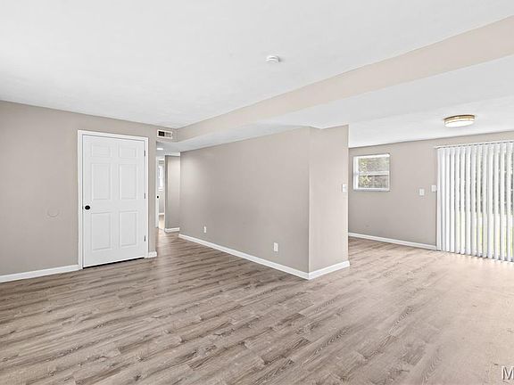 4th image of 49 Marquette Dr