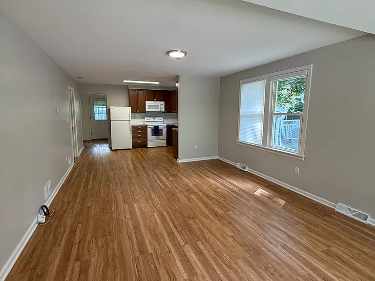 18 Abbott Dr — Photo 4