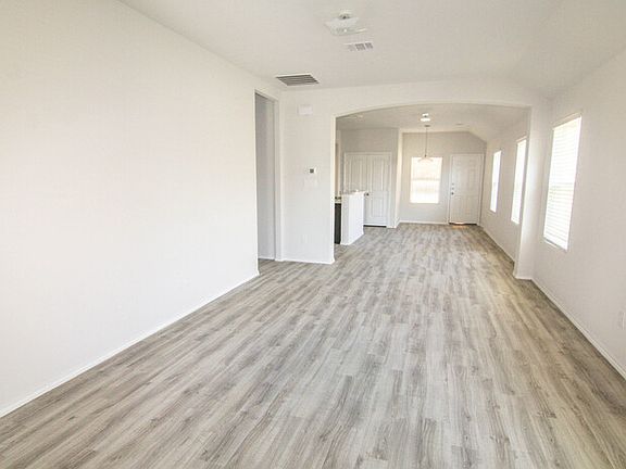 5th image of 1105 Marquis Dr