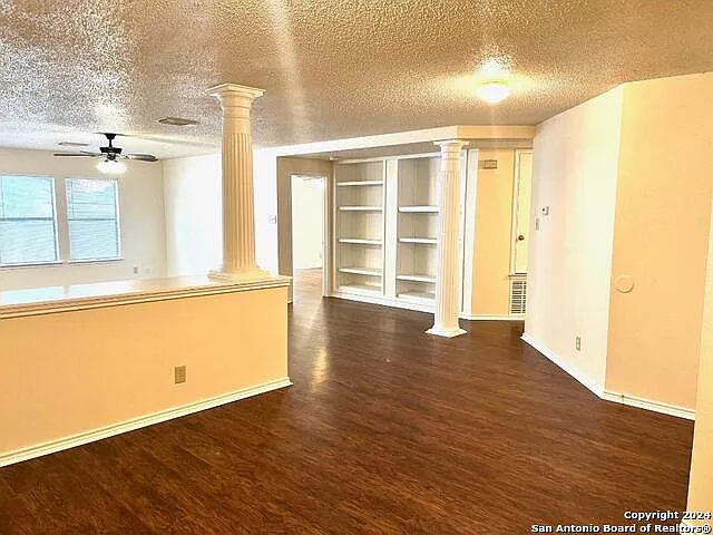 2921 Candleberry Dr — Photo 2