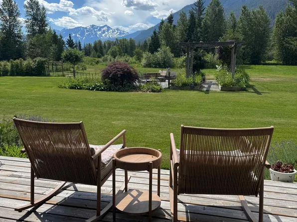 780 Green Rd, Bowen Island, BC V0N 1G2