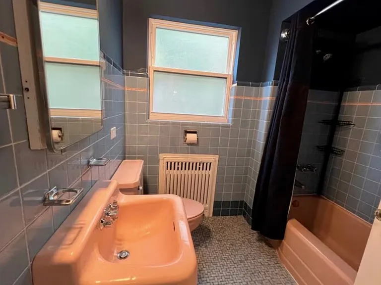 2618 W Rascher Ave #2 — Photo 6