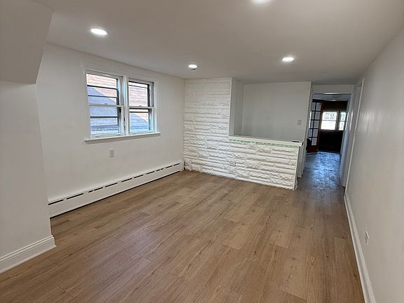3rd image of 948 N Trumbull Ave #2