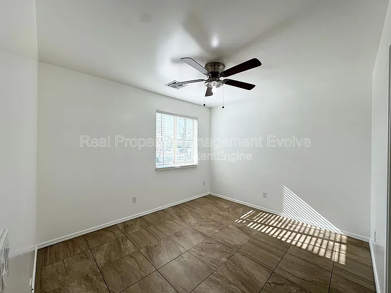 10402 N 9th Ave #1 — Photo 19