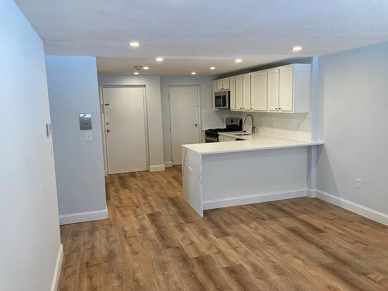 75 Arthur St #15 — Photo 1