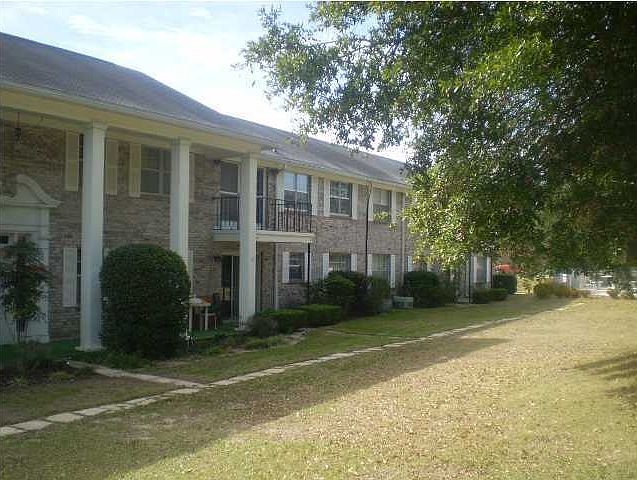 1st image of 103 Country Club Dr