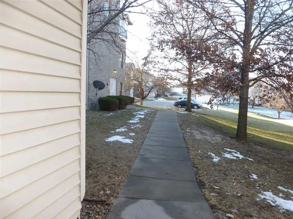 2855 Coral Ct APT 302, Coralville, IA 52241