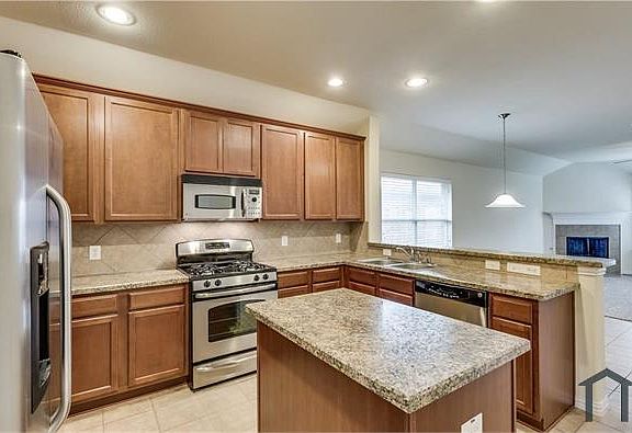 2nd image of 2417 Castle Creek Dr