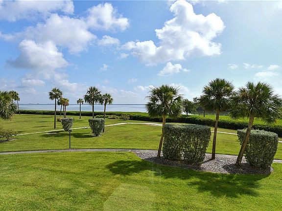 2nd image of 4700 Gulf Of Mexico Dr Unit 306