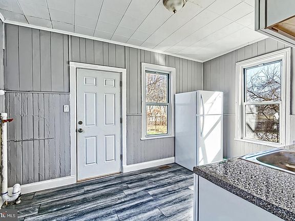 5th image of 78 Walnut St