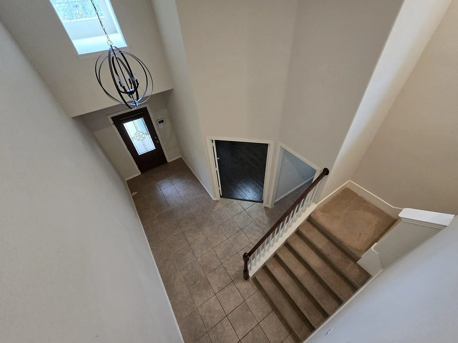 3 bed, 2736 sqft, $2,400 — Photo 4