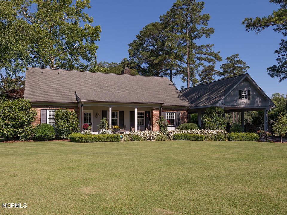1st image of 218 Country Club Dr