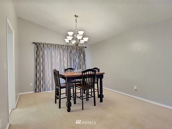 Spacious dining room 