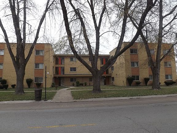 2nd image of 8343 S King Dr APT 1D