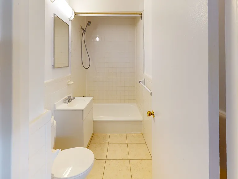 300 Winnett Ave — Photo 11