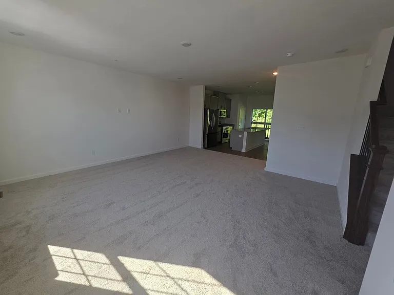 1806 Canterbury Dr — Photo 6