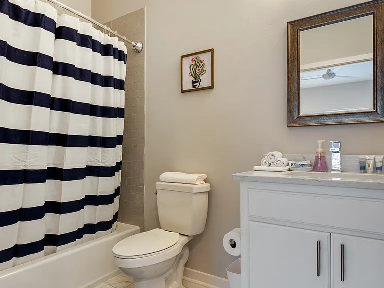823 N Bronough St — Photo 19