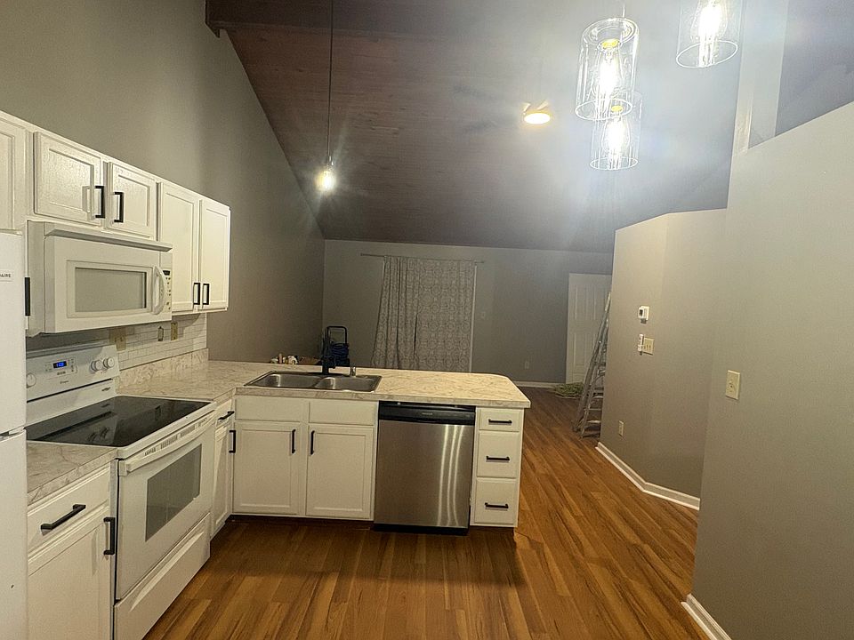 1st image of 3525 Roundtable Way