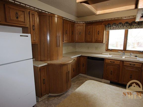 4th image of 618 Bluebird Ln