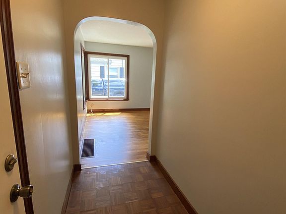 4th image of 1440 Beecher Ave