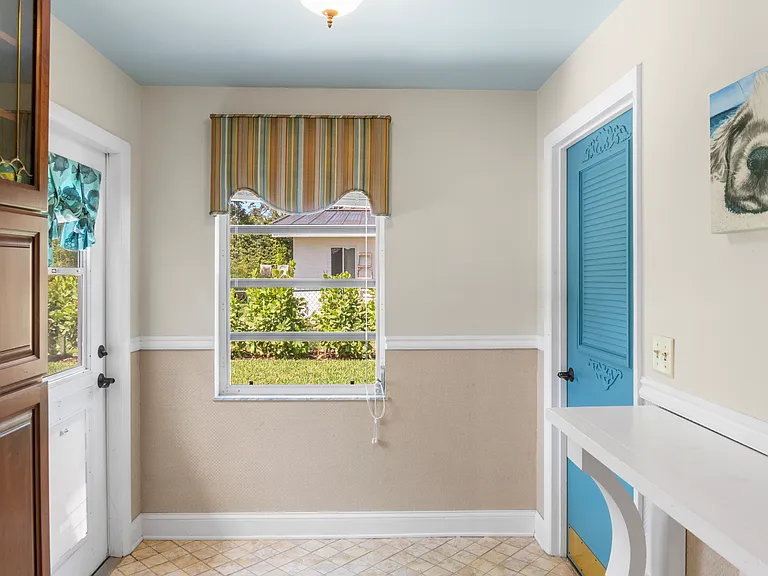 594 Bougainvillea Ln — Photo 17