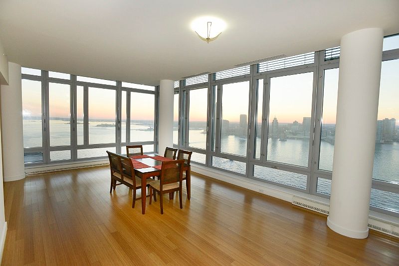 1st image of 12 River Ter APT Rh8