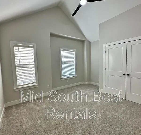 209 N Madison St — Photo 5