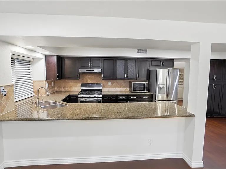 24124 Mentry Dr — Photo 6