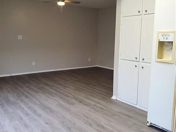2nd image of 1065 Linde St #1065