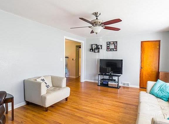 3rd image of 9213 Hallock Dr