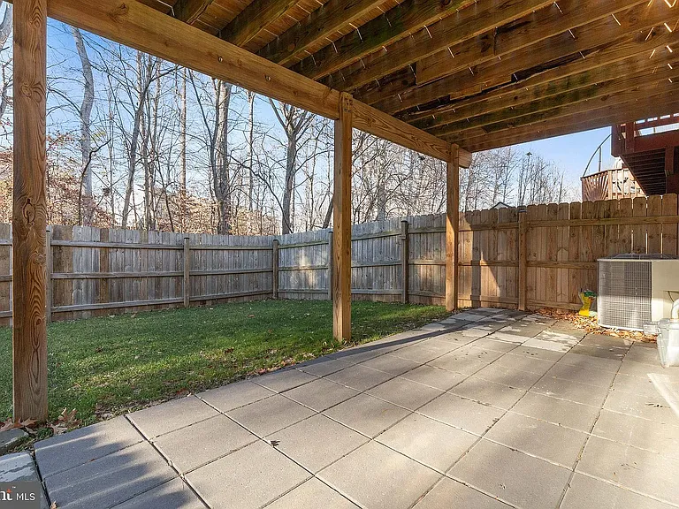 Backyard area (1)