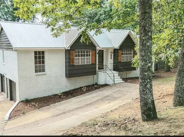 1131 Navajo Trl, Alabaster, AL 35007