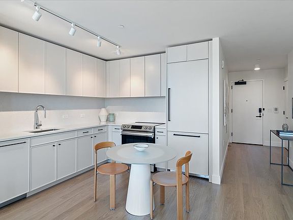 5th image of 420 Carroll St #W406