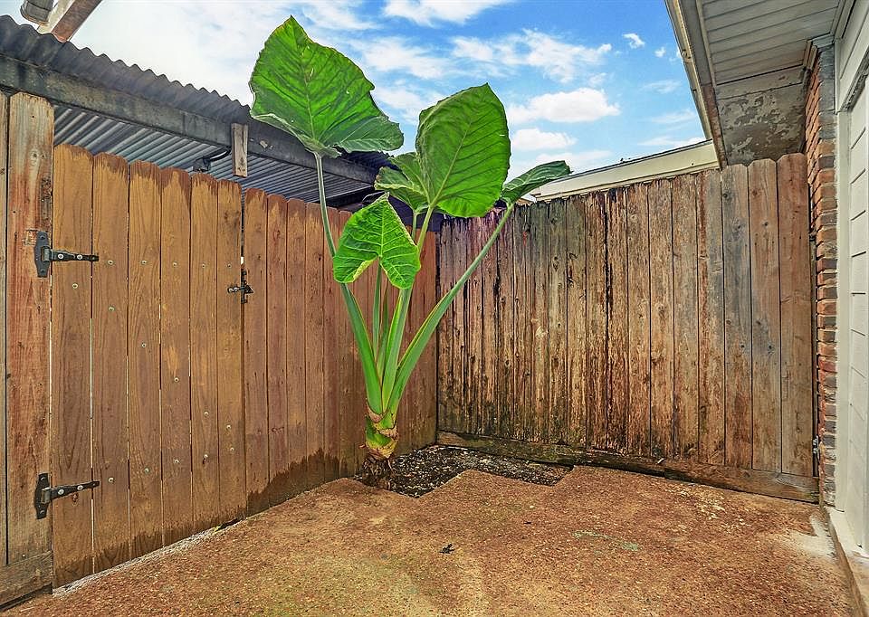 1st image of 10004 Westview Dr #2