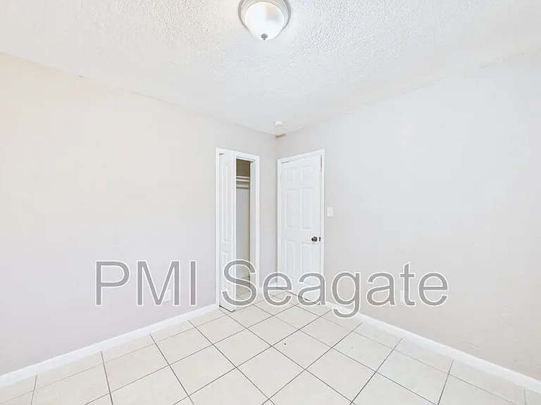2711 NW 1st St #4 — Photo 10